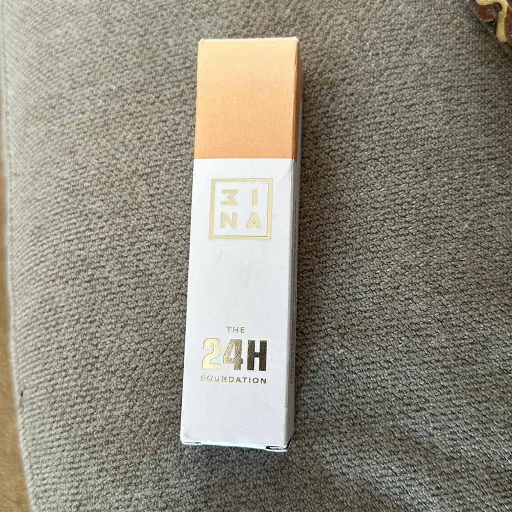 3INA The 24H Foundation Color 606 NIB NEW
